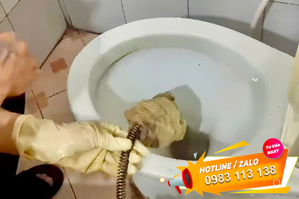 Khách hàng hài lòng với dịch vụ thông tắc của Bình Minh tại Hạ Hòa